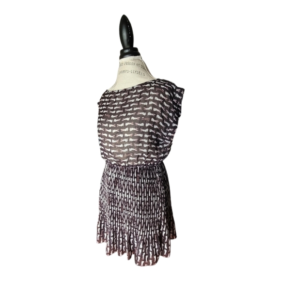 FARM Rio Dresses & Skirts - Farm Rio Sheer top bunny pattern pleated mini dress Size-P